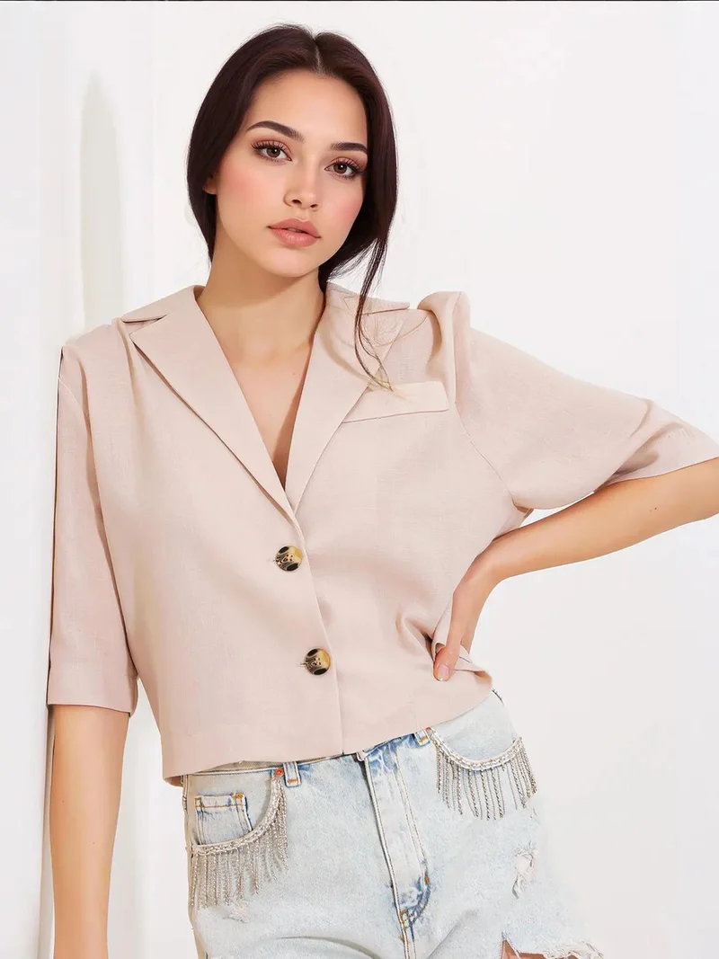 بيغ دارت جاكيت قصير بنقشة بارزة وياقة قميص