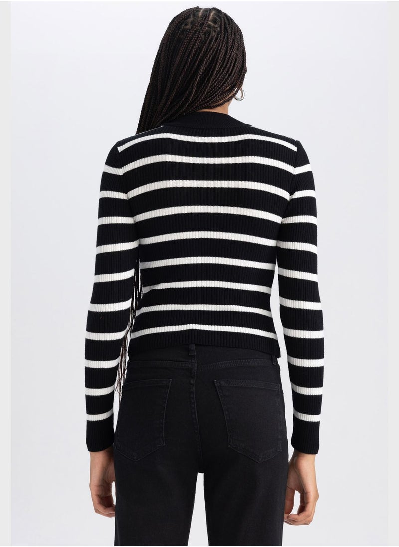 Stripe Detail Sweatshirt - pzsku/ZBA1E006A8EDDD5AD9F7CZ/45/_/1700500895/38164df7-b68b-4490-a13c-a76433773a43