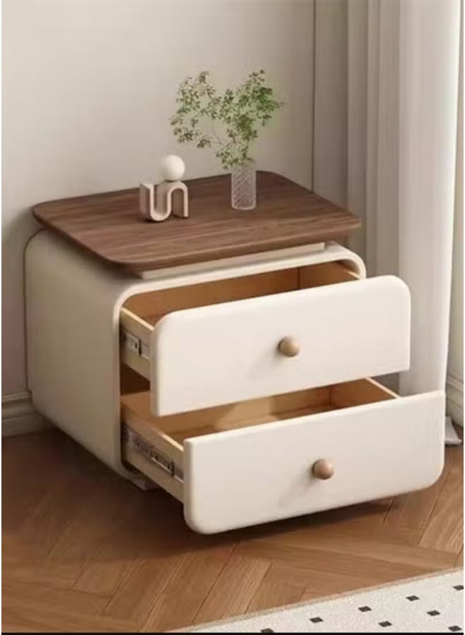 كوتيس طقم من قطعتين من طاولات السرير العصرية الفاخرة ذات التصميم البسيط - طاولات جانبية بلون كريمي وجوزي مع أدراج مزدوجة وحواف دائرية آمنة - Image 2