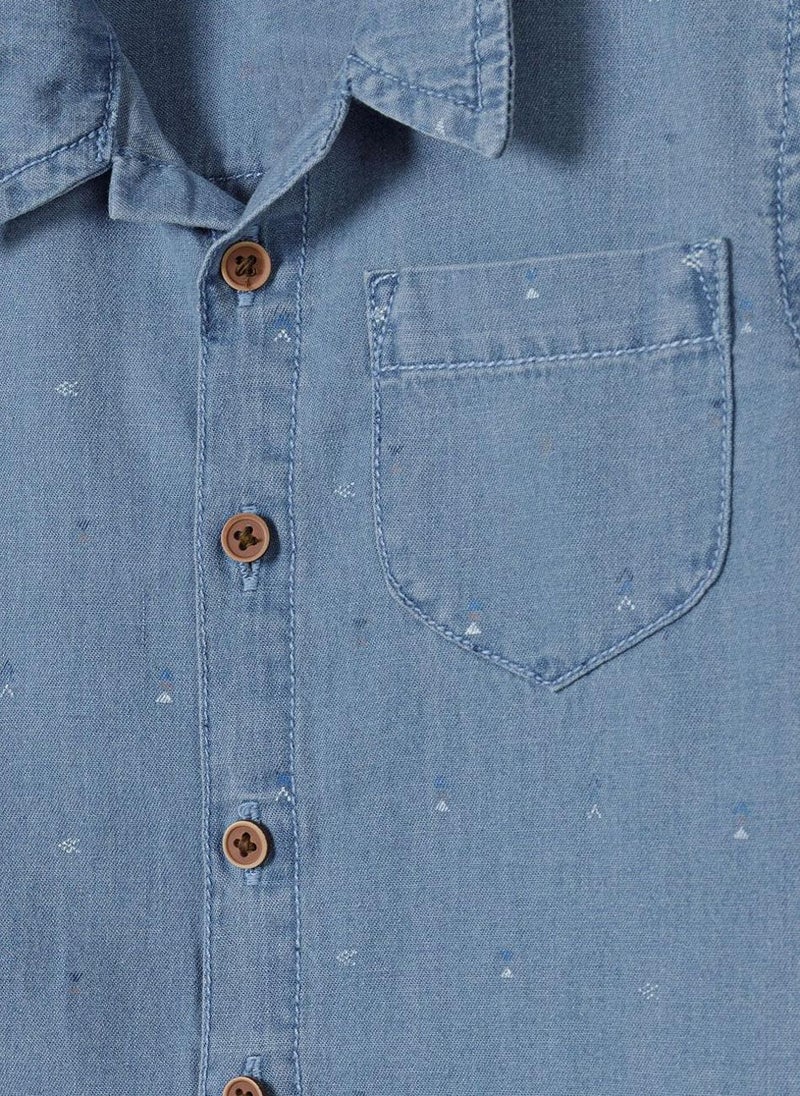 مينوتي قميص جينز أولادي بنصف كم وطبعة شاملة مميزة - Image 4