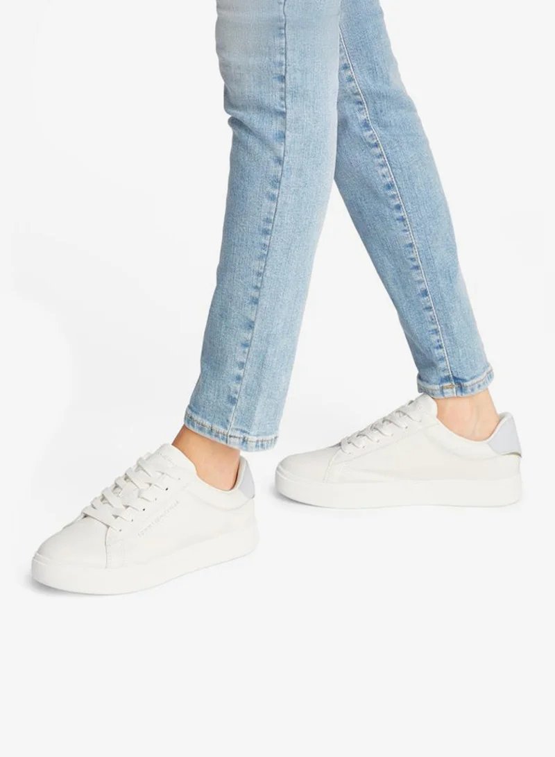 تومي هيلفيغر سنيكرز إسنشال كورت