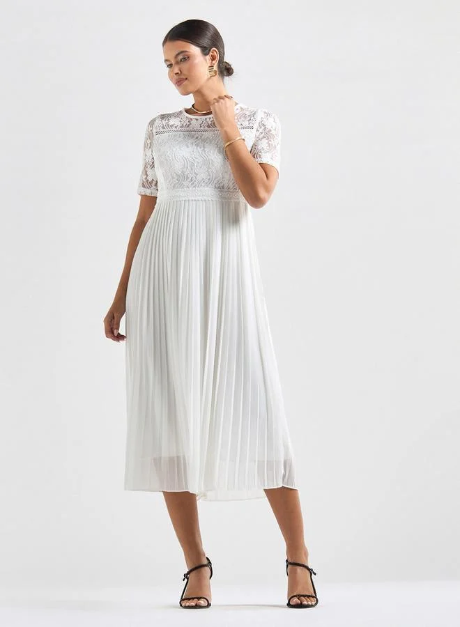 سبلاش فيڤ فستان ميدي إيه لاين بياقة مستديرة وتفاصيل دانتيل وكسرات