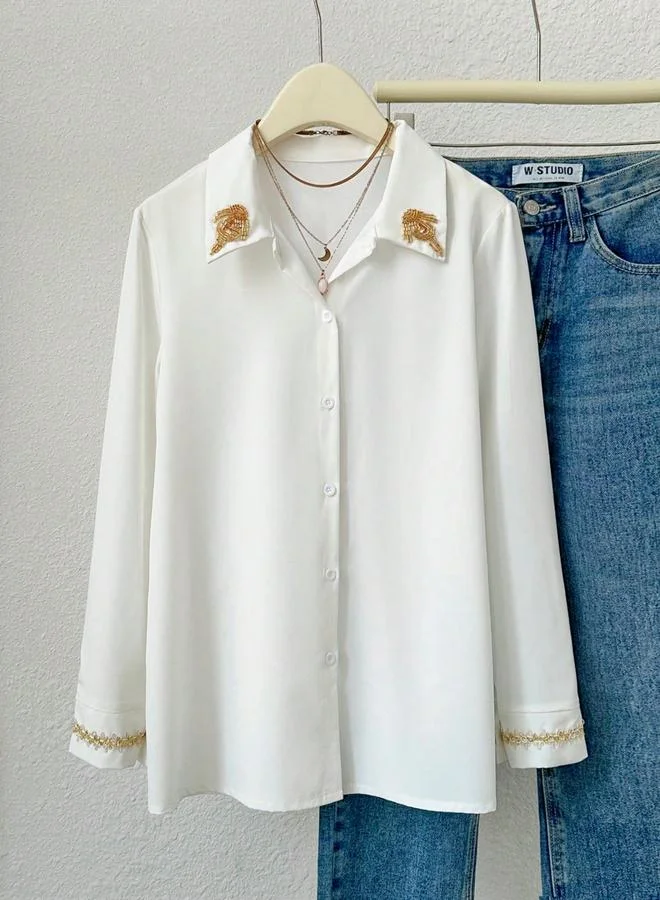 تايك تو قميص أبيض مزين بأكمام طويلة