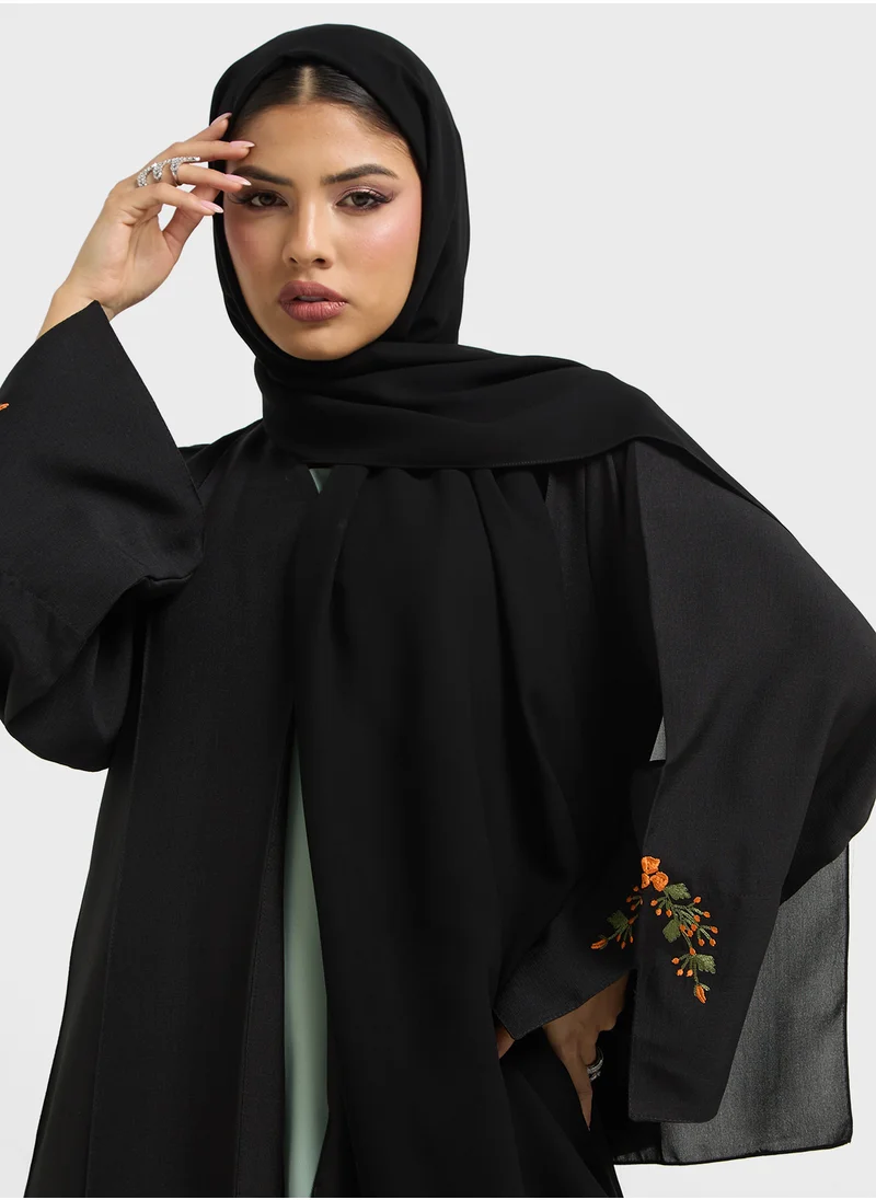 هيا كلوزيت Embroidered V-Neck Flared Sleeve Abaya