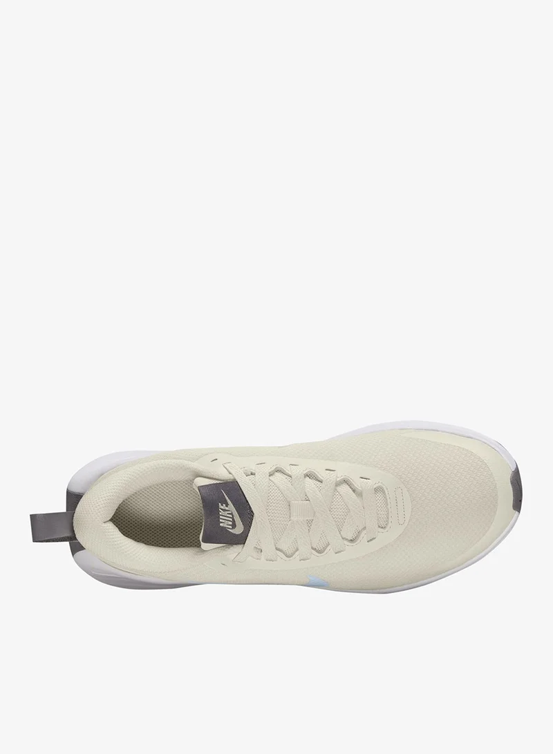 نايكي برومينا