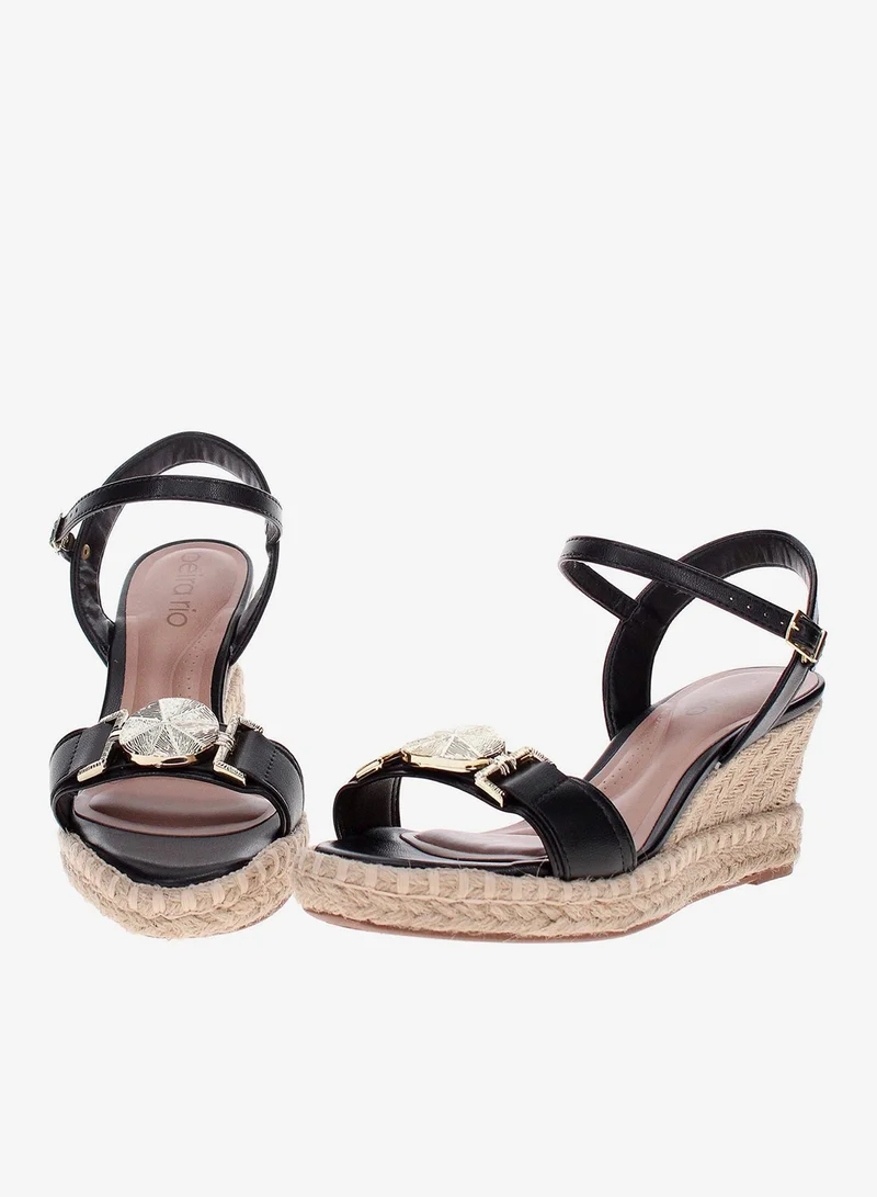 Beira Rio Black Beira Rio Women’s Flat Sandals with Back Strap – Secure Fit and Lightweight Daily Wear for Women | Best Price UAE
