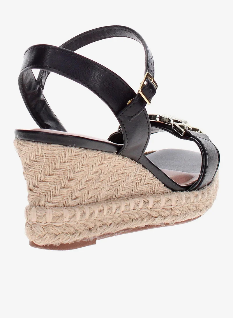 Beira Rio Black Beira Rio Women’s Flat Sandals with Back Strap – Secure Fit and Lightweight Daily Wear for Women | Best Price UAE