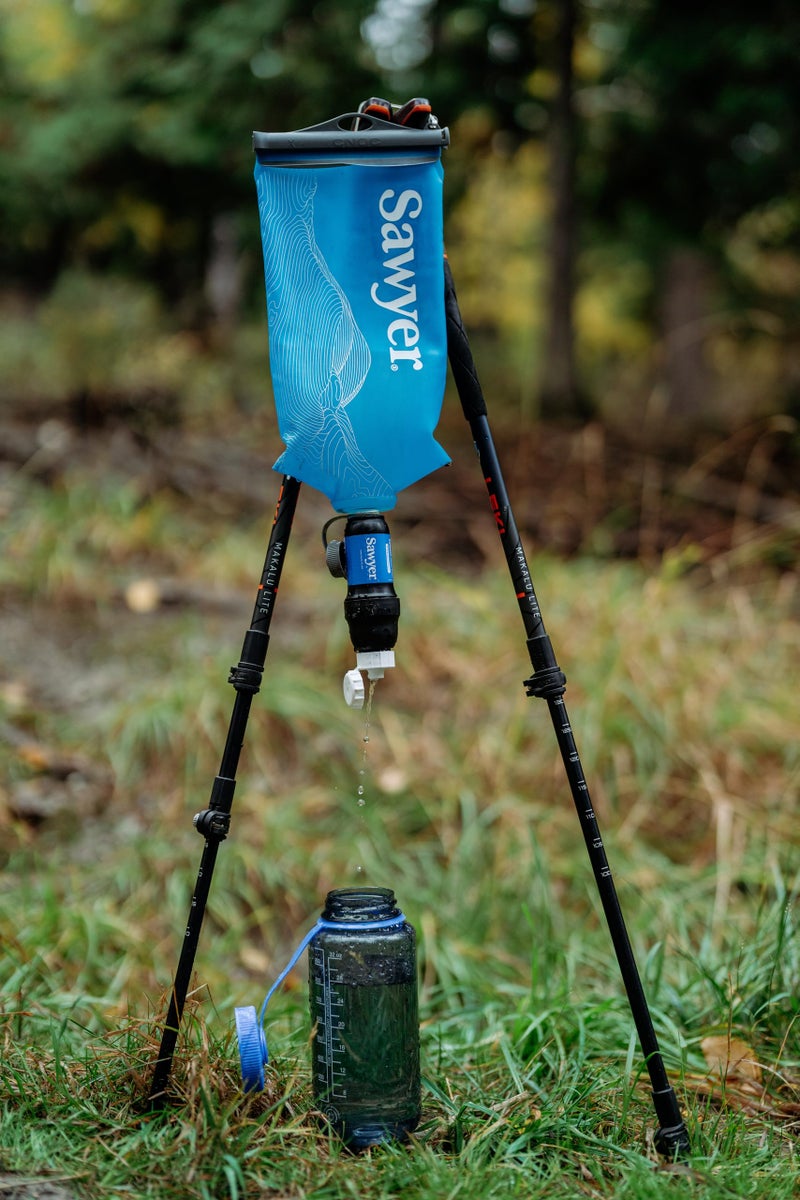 Sawyer Squeeze Water Filtration System, Cnoc Premium 2 Liter Bladder, Blue - Image 3