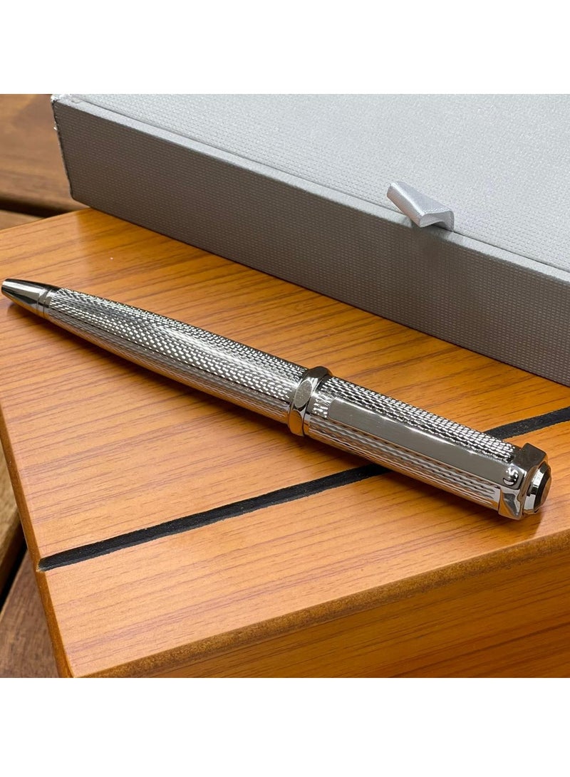 Luxurious men's pen in a distinctive and elegant box
