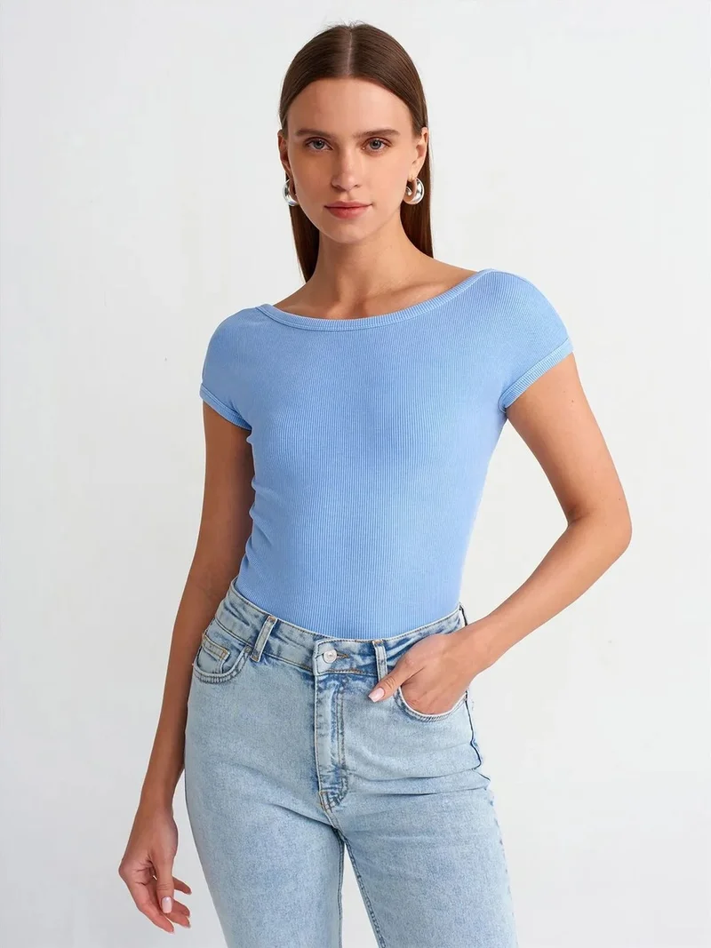 ديلفين DILVIN Women's Crop T-Shirt With Square Neck And Cut-Out