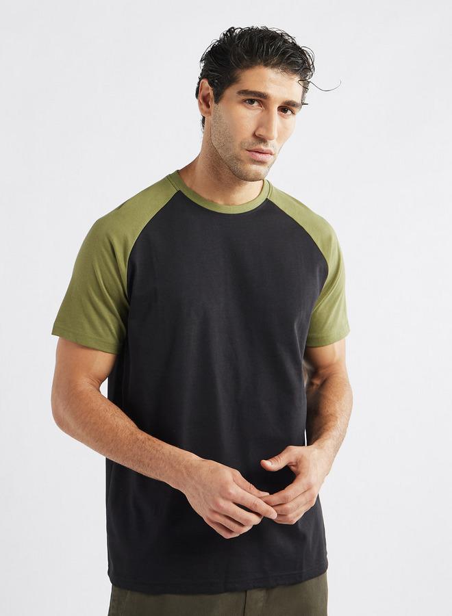 سبلاش فيڤ تيشيرت بقوالب ملوّنة وياقة ضيّقة وأكمام مغايرة - Image 1