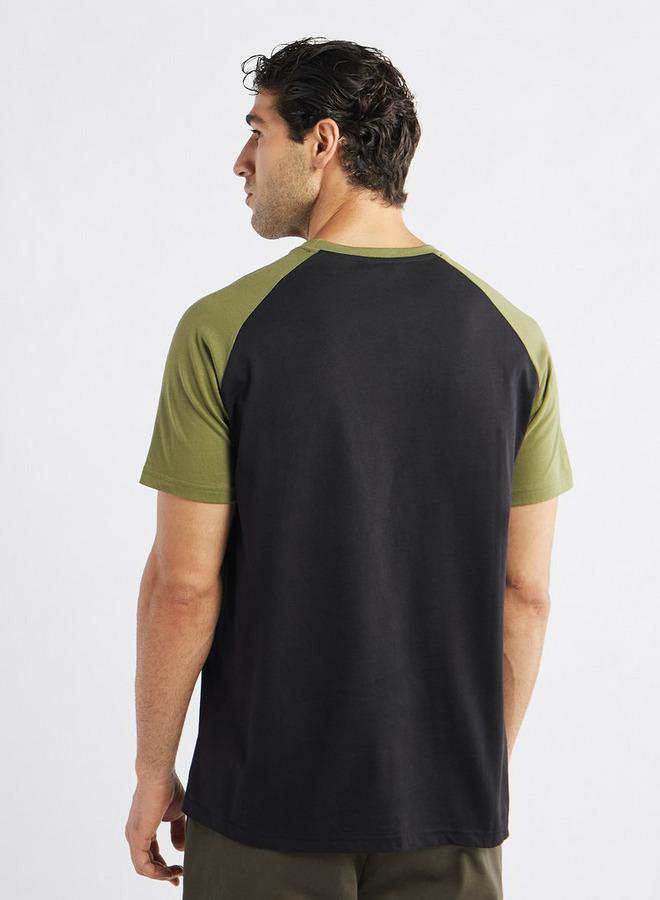 سبلاش فيڤ تيشيرت بقوالب ملوّنة وياقة ضيّقة وأكمام مغايرة - Image 3