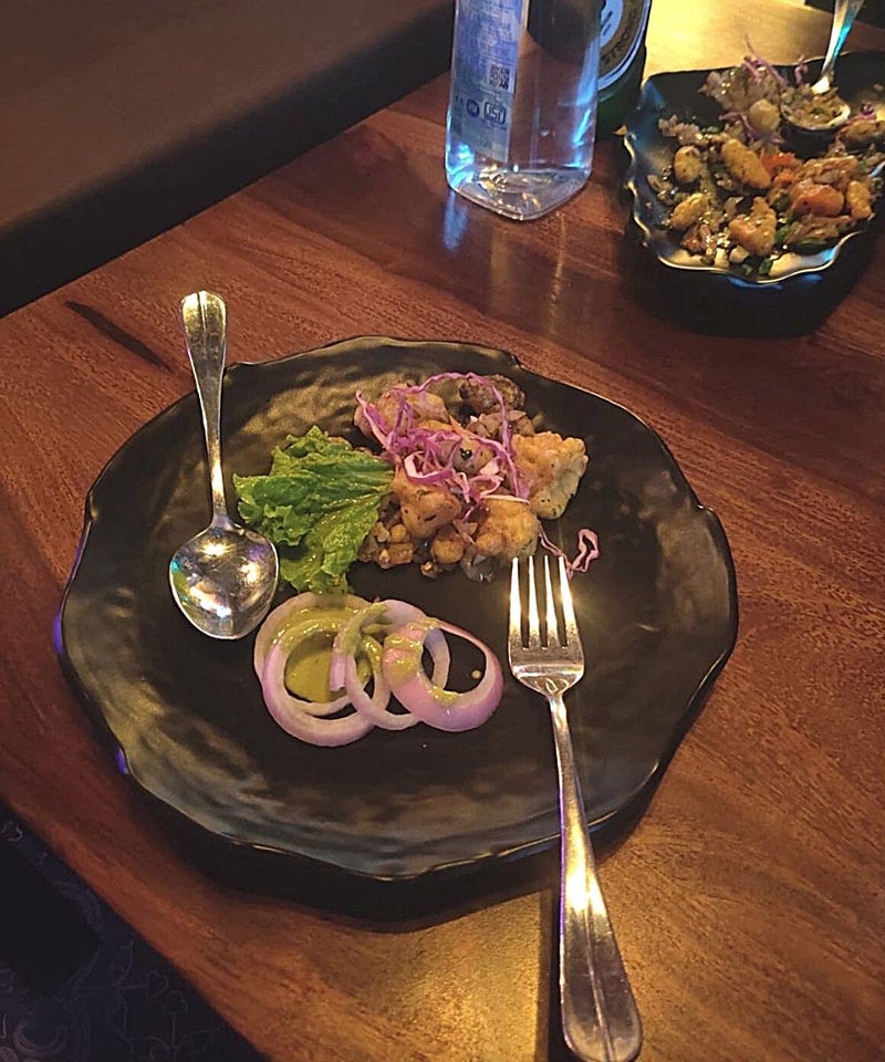 Home Decorise Melamine Matt Black Dinner Set for Kitchen, Dinnerware Sets for Dining Table, Serving Bowls and Tray (Zigzag Design, for 2 Person, Pack of 12 pcs) - Image 2