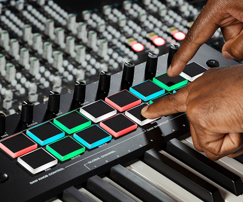 M-Audio Oxygen Pro 49 MIDI Keyboard with Aftertouch Smart Chord Arpeggiator 5-Pin MIDI  Out - Image 3