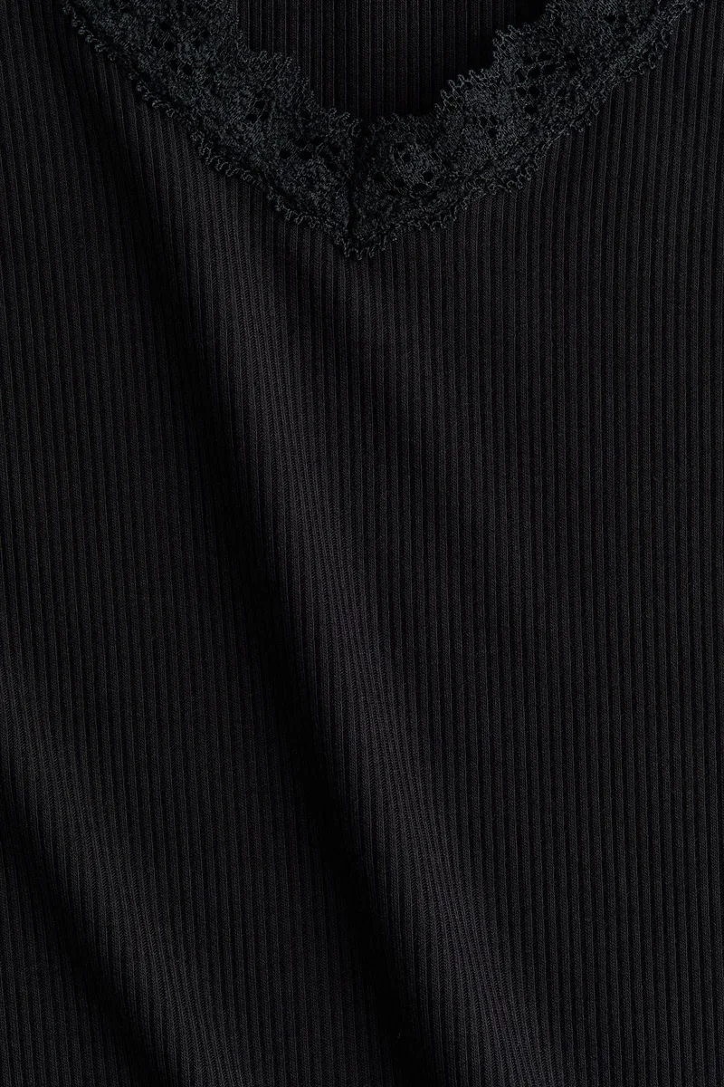 اتش اند ام بلوزة جيرسيه بحواف دانتيل