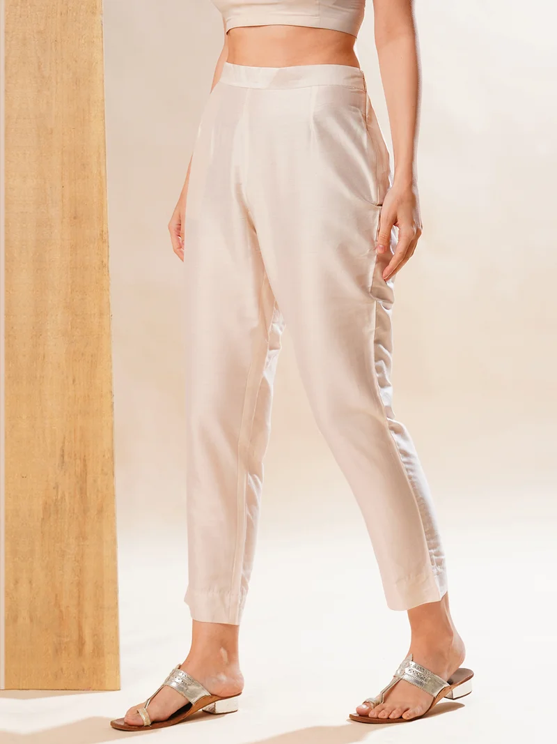 جلو باص بنطلون نسائي بخصر متوسط وكسرات أمامية مسطحة