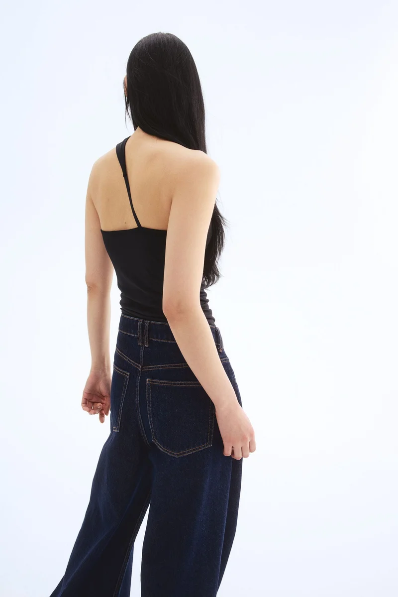 اتش اند ام بلوزة بكتف واحد