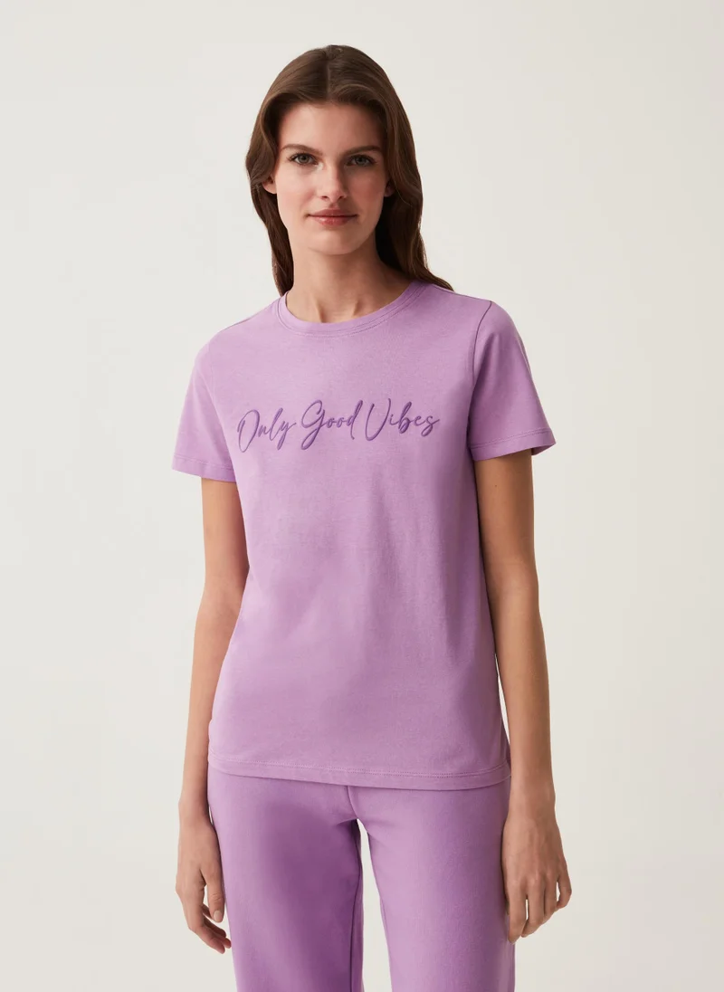 او في اس Cotton T-shirt with printed lettering