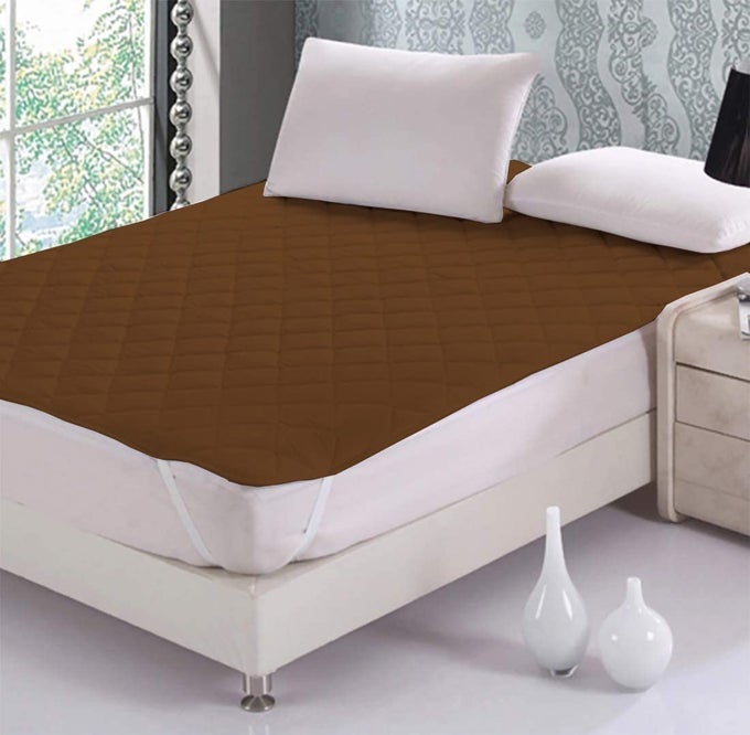 COTTON ELASTIC STRAP QUILTED MATTRESS PROTECTOR KING SIZE WATER RESISTANT BREATHABLE SOFT AND COOL QUILTED BED COVER ELASTIC STRAPS ON CORNERSBROWNKING SIZE 72X78INCH