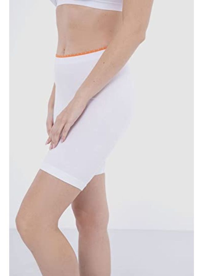 Carina Women's shorts in a cotton blend with a knee length and a mid rise waist - Image 4