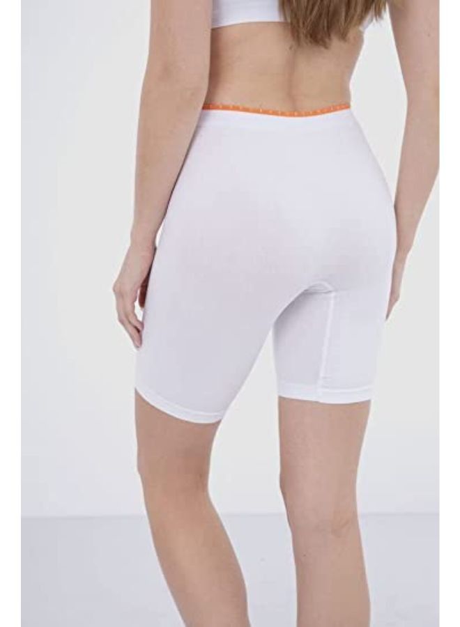 Carina Women's shorts in a cotton blend with a knee length and a mid rise waist - Image 3