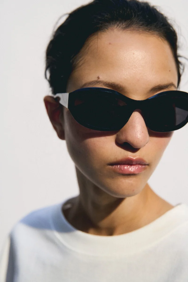 اتش اند ام نظارات شمسية بتصميم بيضاوي