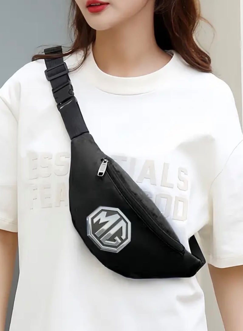 ام جي شنطة خصر من إم جي باللون الأسود مزودة بحزام قابل للتعديل يمكن ارتداؤها بعدة طرق لتناسب احتياجك اليومي - Image 3