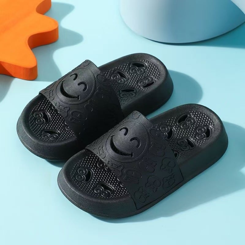 New Childrens Sandals and Slippers Boys Household Indoor Bathroom Bathing Leakage Hollow Thick Slippers for Women in Summer Black