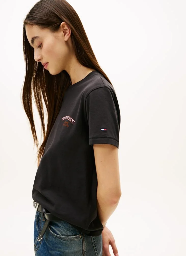 TOMMY JEANS Logo Crew Neck T-Shirt