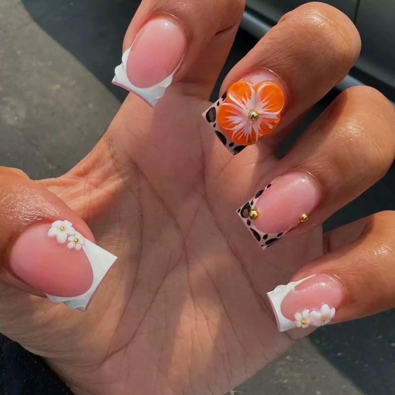 SPNBCQ Short Press on Nails Square Fake Nails Leopard Print French Tip False Nails with 3D Flower Design Cute Stick on Full Cover Glue on Nails for Women 24Pcs - Image 1