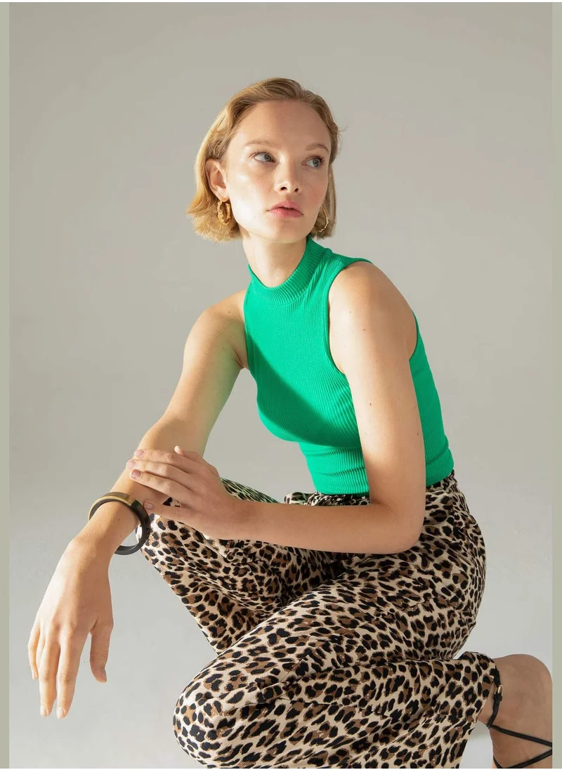 ديفاكتو Woman Slim Fit Mock Neck Vest