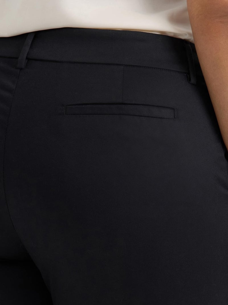 Lee Women's Plus Size Wrinkle Free Mid Rise Bootcut Pant Union-All Black 26 Plus - Image 2