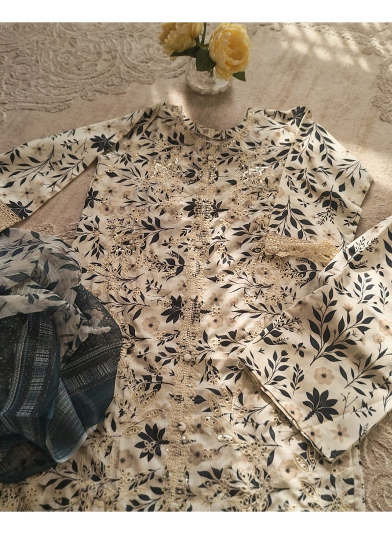 طقم نسائي صيفي من 3 قطع من قماش Lawn بنقشة زهور - Image 2