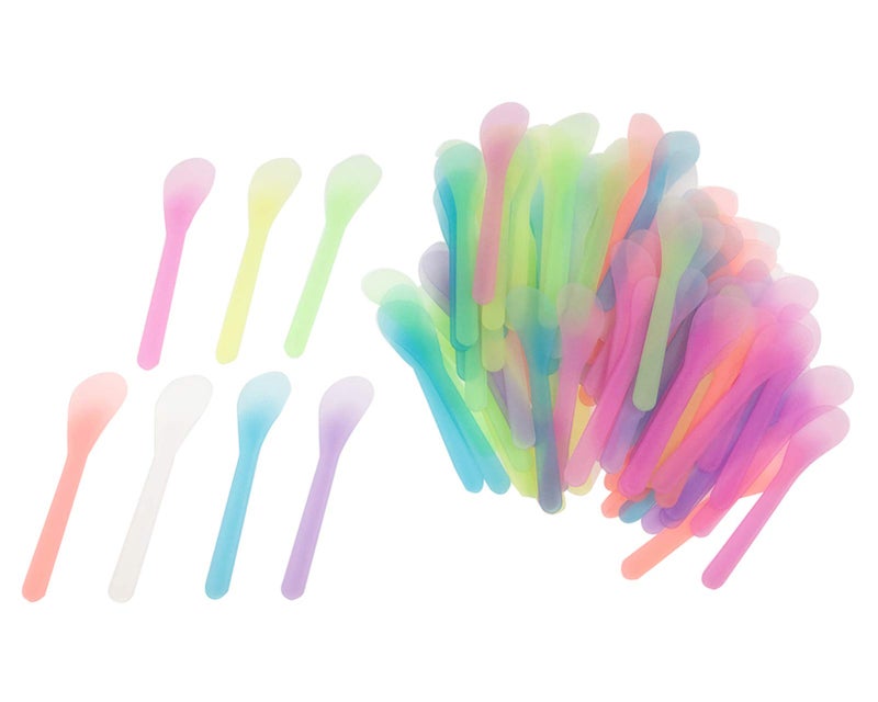 QsQueen 100 PCS Cosmetic Spatula for Makeup Face Mask Plastic Spoon Disposable Makeup Tools for Mixing and Sampling 4.88'' x 1.06" Random Color - Image 1