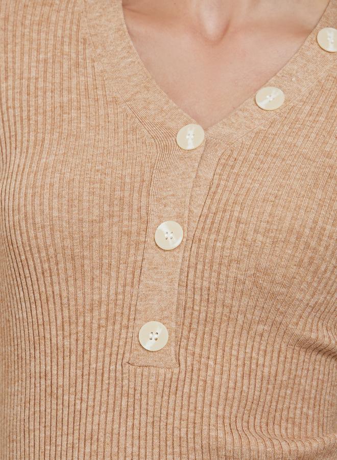 Styli Solid V Neck Button Front Asymmetric Fitted Sweater - Image 4