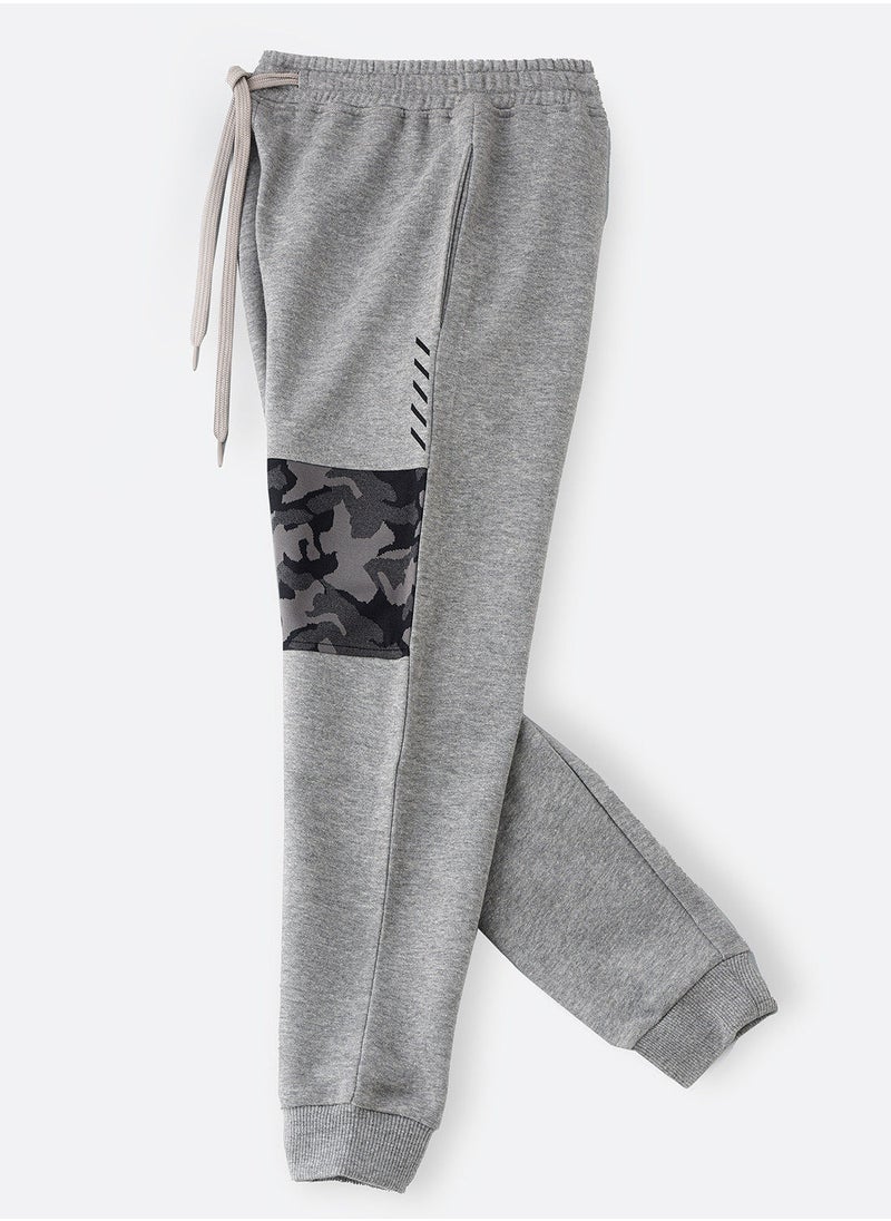 JAM - Knit jogger with contrast fabric at knee - Image 1