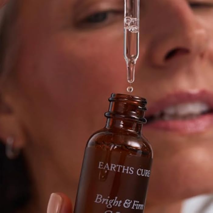 EarthsCure Bright & Firm C Serum. A powerful blend with 4% Niacinamide, 1% Alpha Arbutin, and 2% Tranexamic Acid to visibly brighten skin, enhance firmness, and strengthen the skin’s natural barrier - Image 3