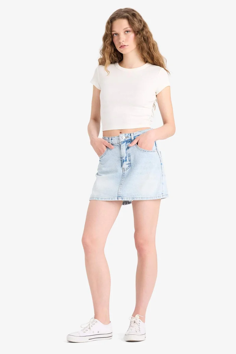 ديفاكتو High Waist Washed Pocketed Denim Skort