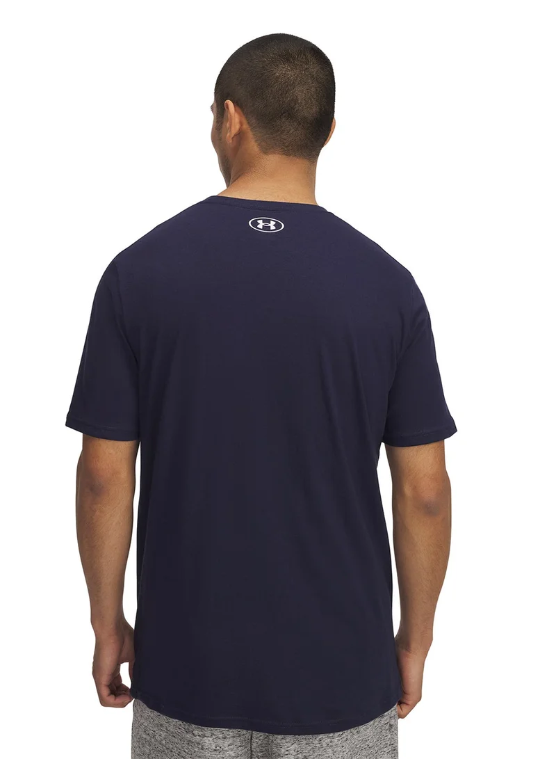 اندر ارمر تيشيرت مخطط بالتمويه على الصدر