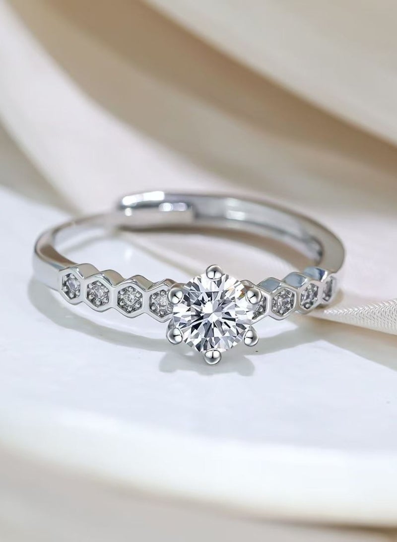 ممتاز خاتم خطوبة نسائي بحجر مويزانيت عيار 1 قيراط من فضة استرلينية S925 مطلي بالبلاتين – خاتم وعد فاخر مع علبة هدية، مثالي للمناسبات الخاصة - Image 2