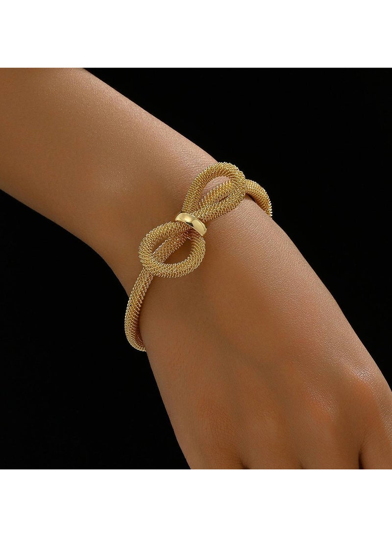 Elegant bow bracelet in golden stainless steel, a modern and feminine design that adds a charming touch to your wrist. Lightweight and comfortable for daily wear and special occasions, durable and resistant to rust, giving you a soft and luxurious look that reflects your elegance and femininity.