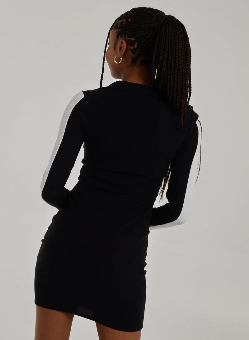 بينك فانيلا فستان رياضي مخطط بياقة مضلعة