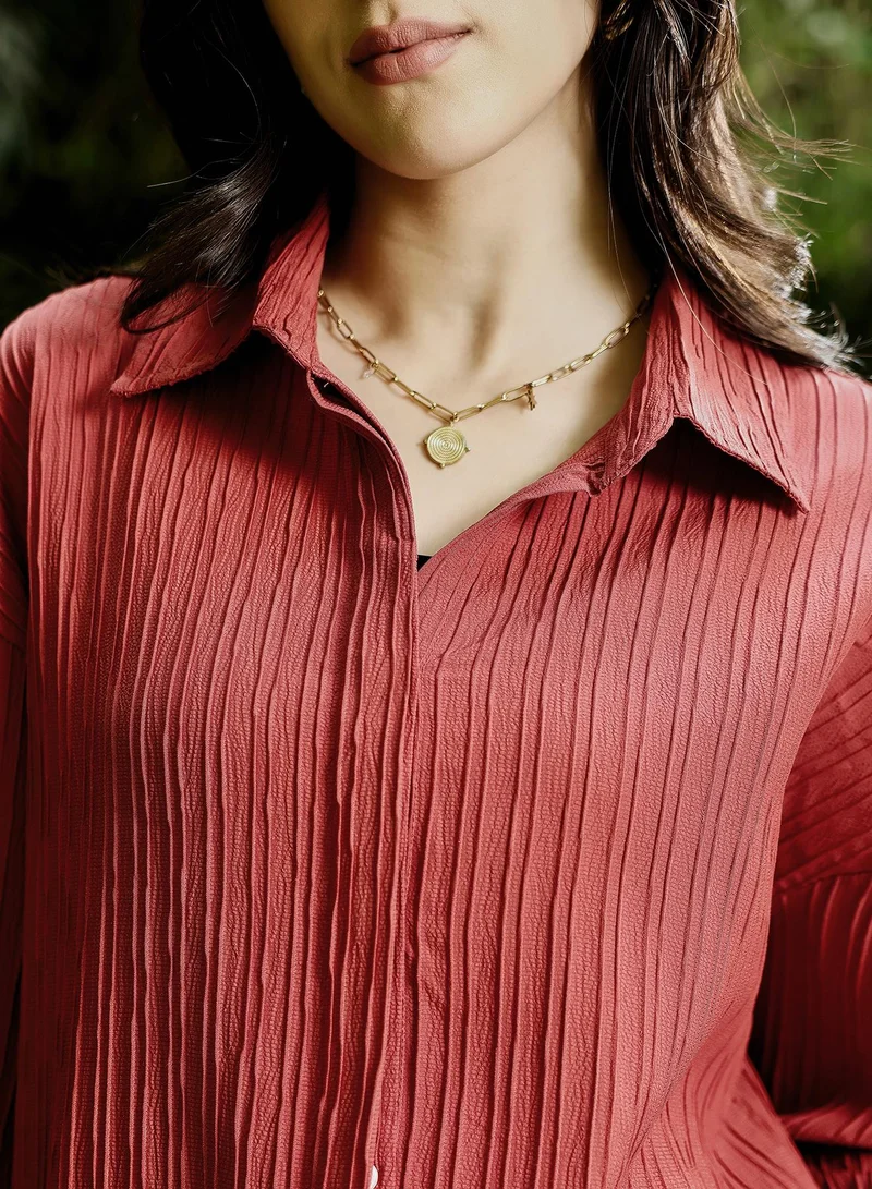 بينيا كولادا قميص نسائي واسع بنقش دبوس بياقة عريضة وأكمام طويلة بأزرار للإغلاق، قميص منسوج صلب بنسيج بارز للاستخدام اليومي والكاجوال، لون أحمر طوبي