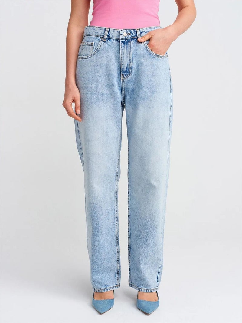 DILVIN High-Waist Straight-Leg Mom Jeans - Image 4