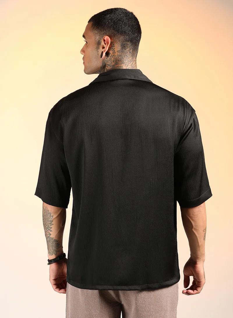 كامبوس سوترا Men's Onyx Black Solid Crinkle Oversized Shirt