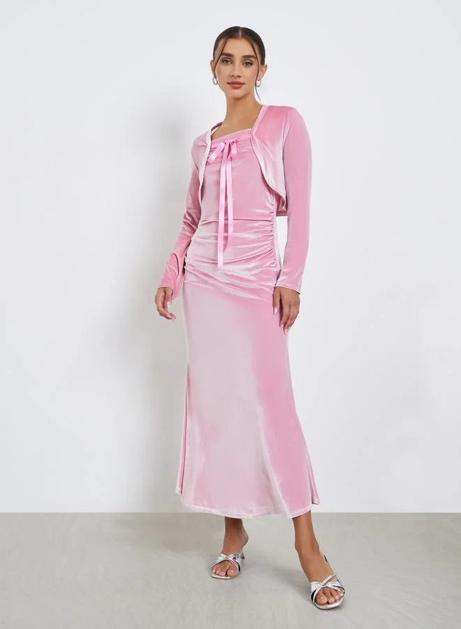 ستايلي فستان ميدي بمظهر مخملي مع بوليرو