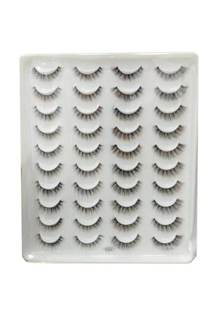 20 pairs of long false eyelashes enhanced with 3D technology and a natural look