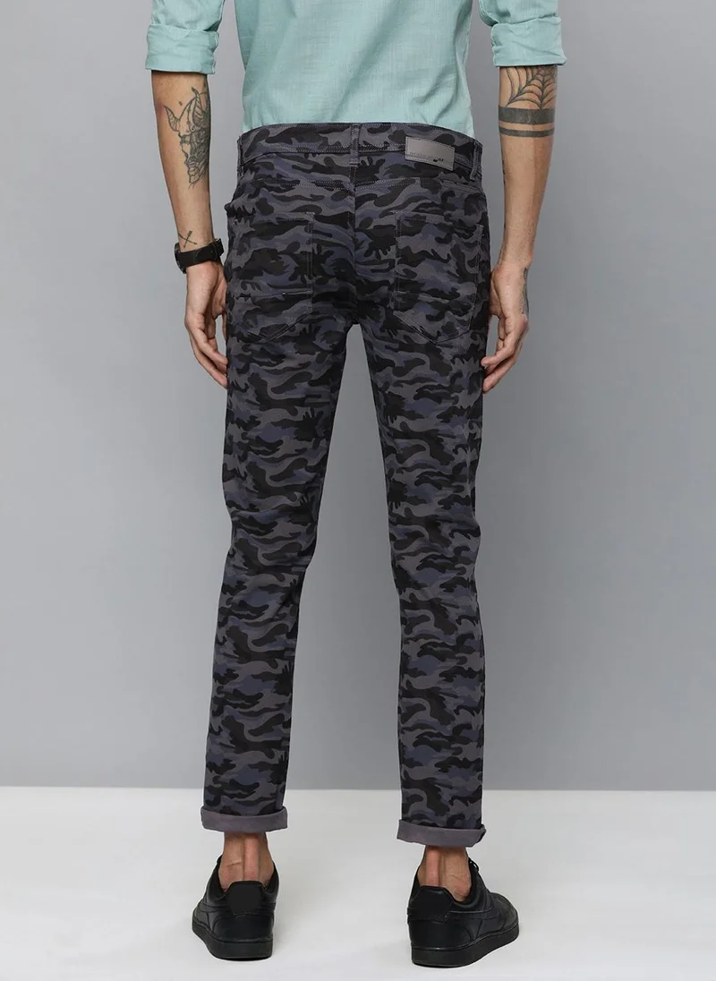 ذا انديان كراج كو Men Slim Fit Camouflage Mid-Rise Chinos