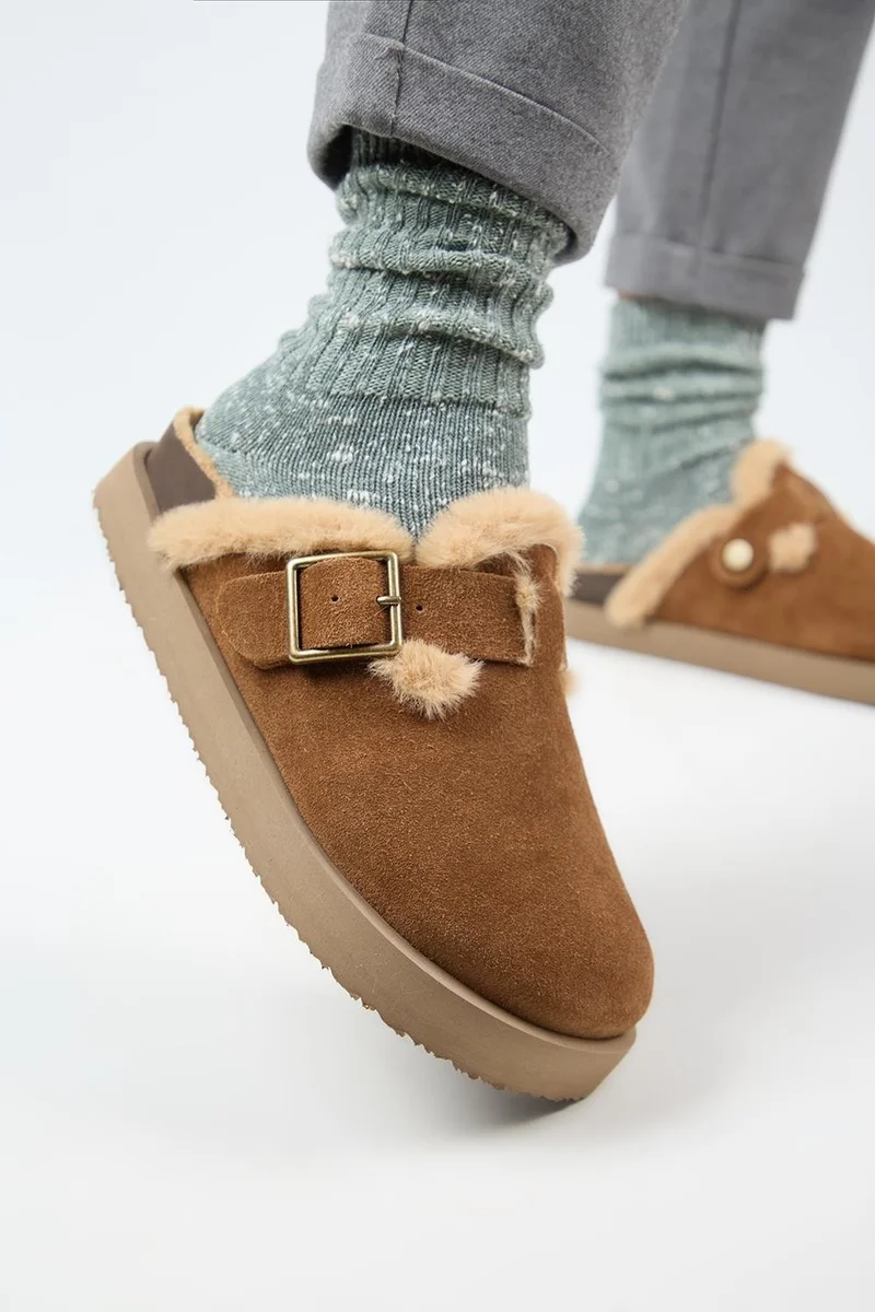 مانجيرو (Zeta 2 Furry Platform) Women's Leather Belt Buckled Sabo Tan Slippers