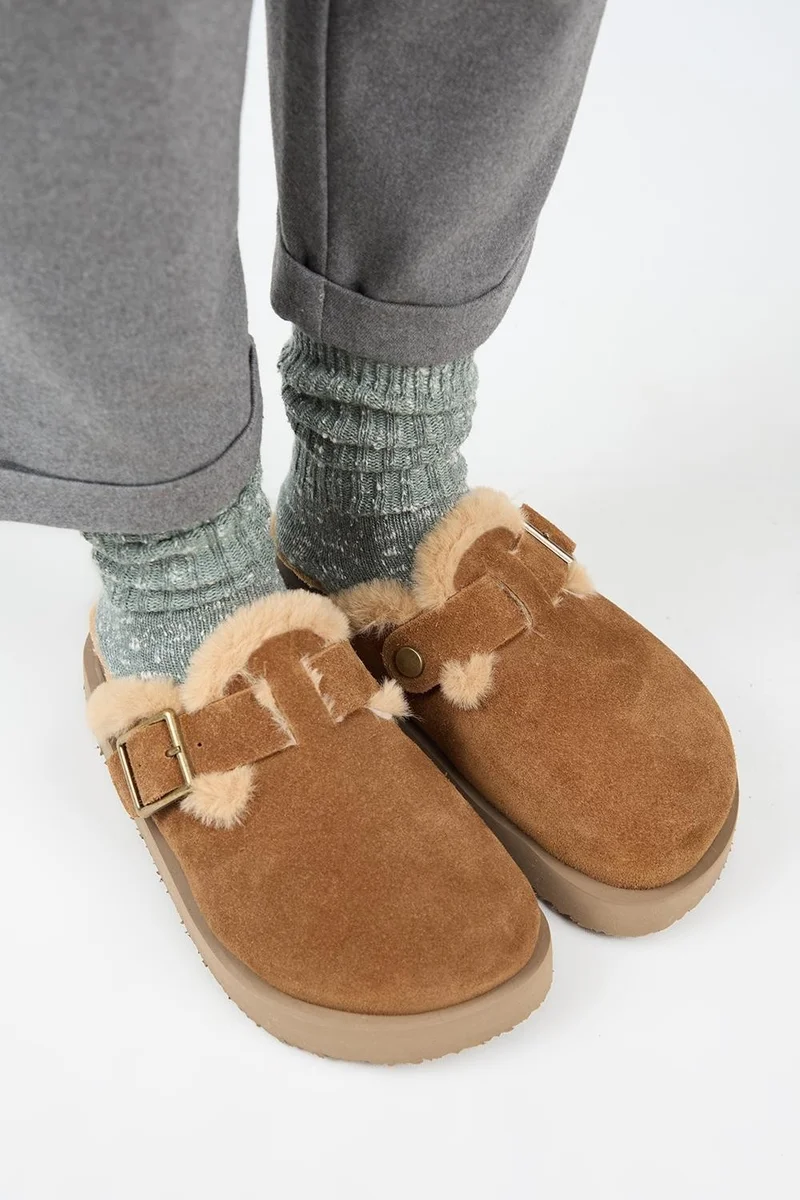 مانجيرو (Zeta 2 Furry Platform) Women's Leather Belt Buckled Sabo Tan Slippers